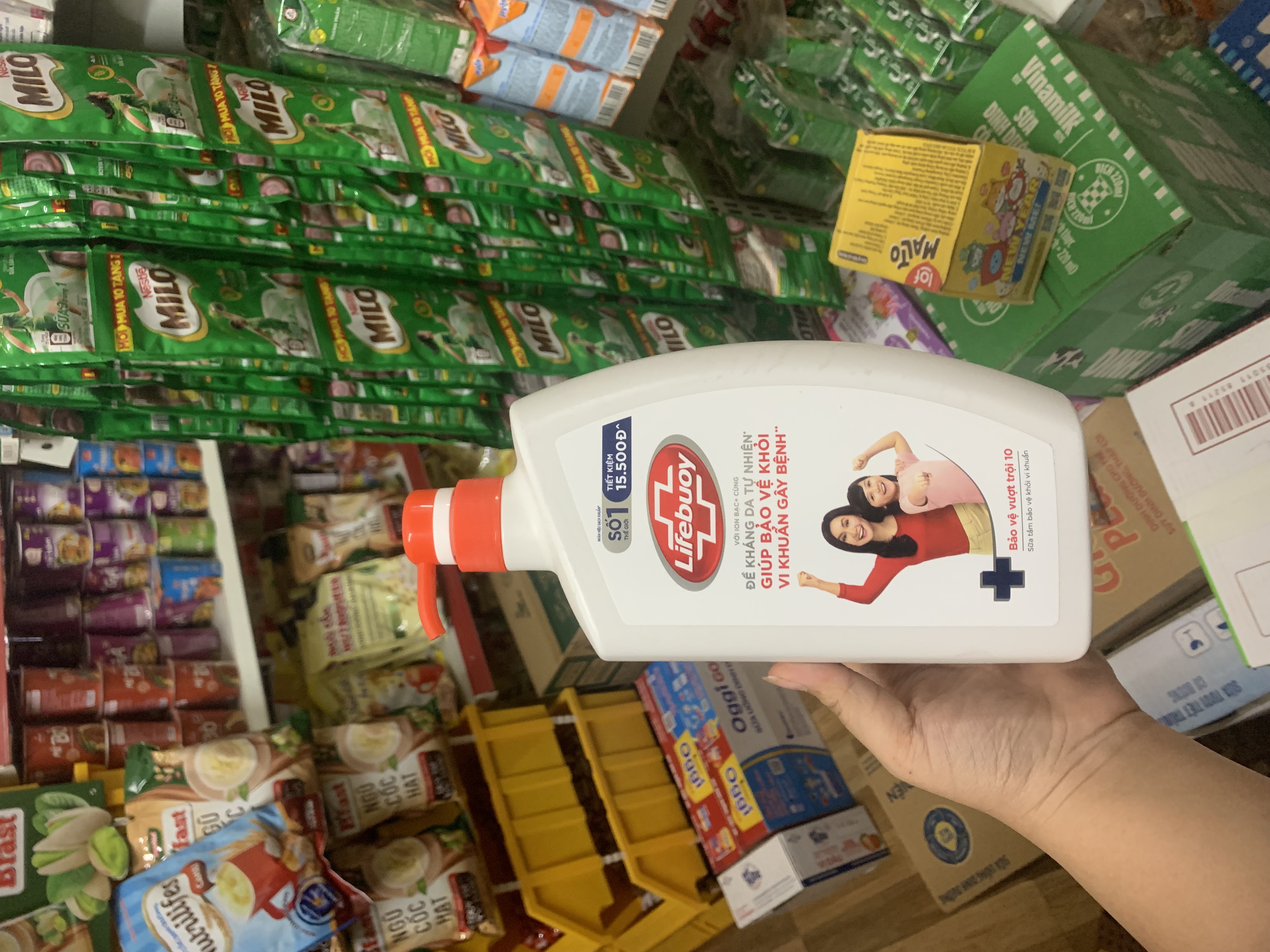 Sữa tắm bảo vệ khỏi vi khuẩn lifebuoy