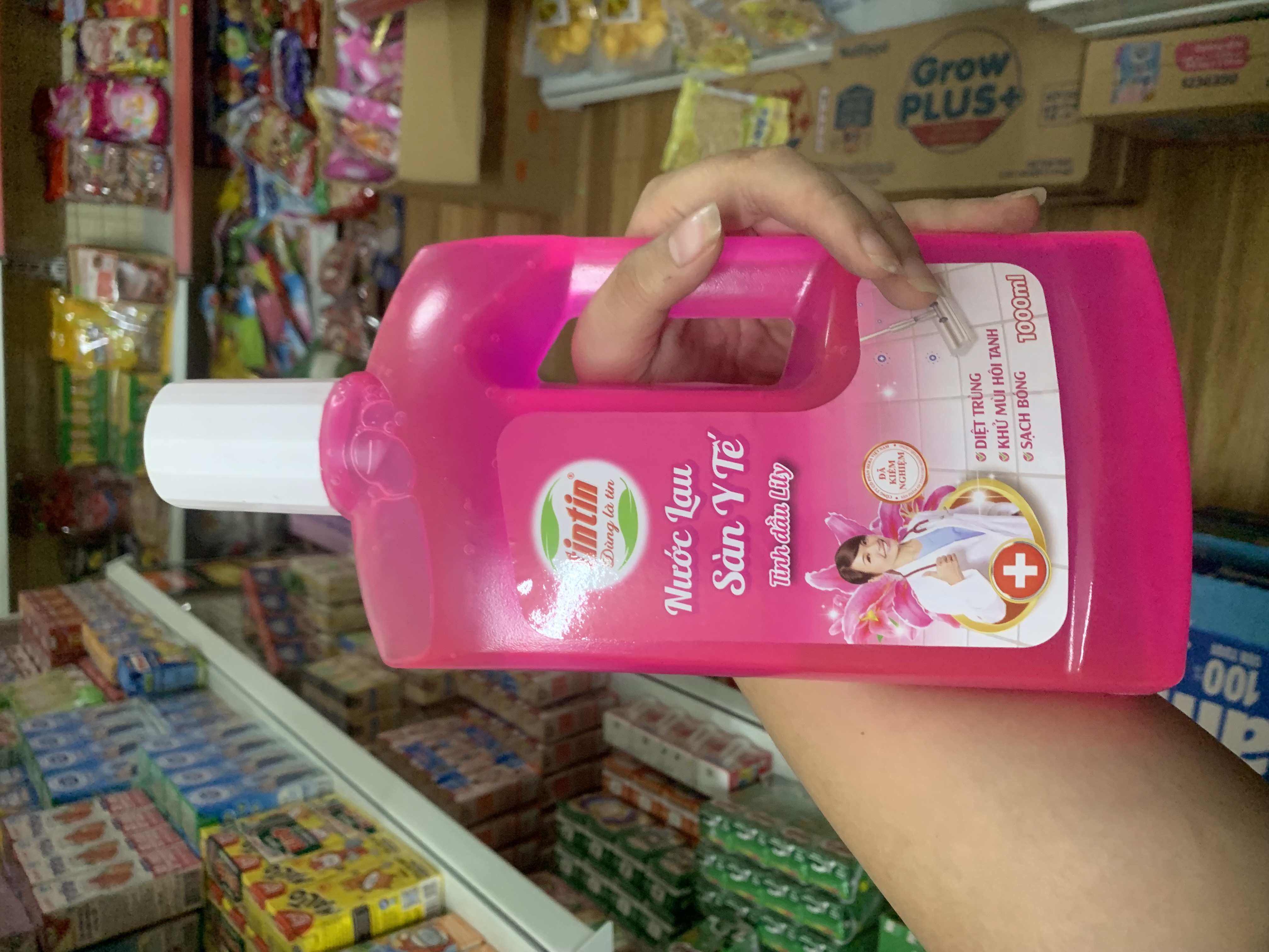 nước lau sàn y tế tinh dầu Lily dịch Trung cửu mùi hôi tanh sạch bóng