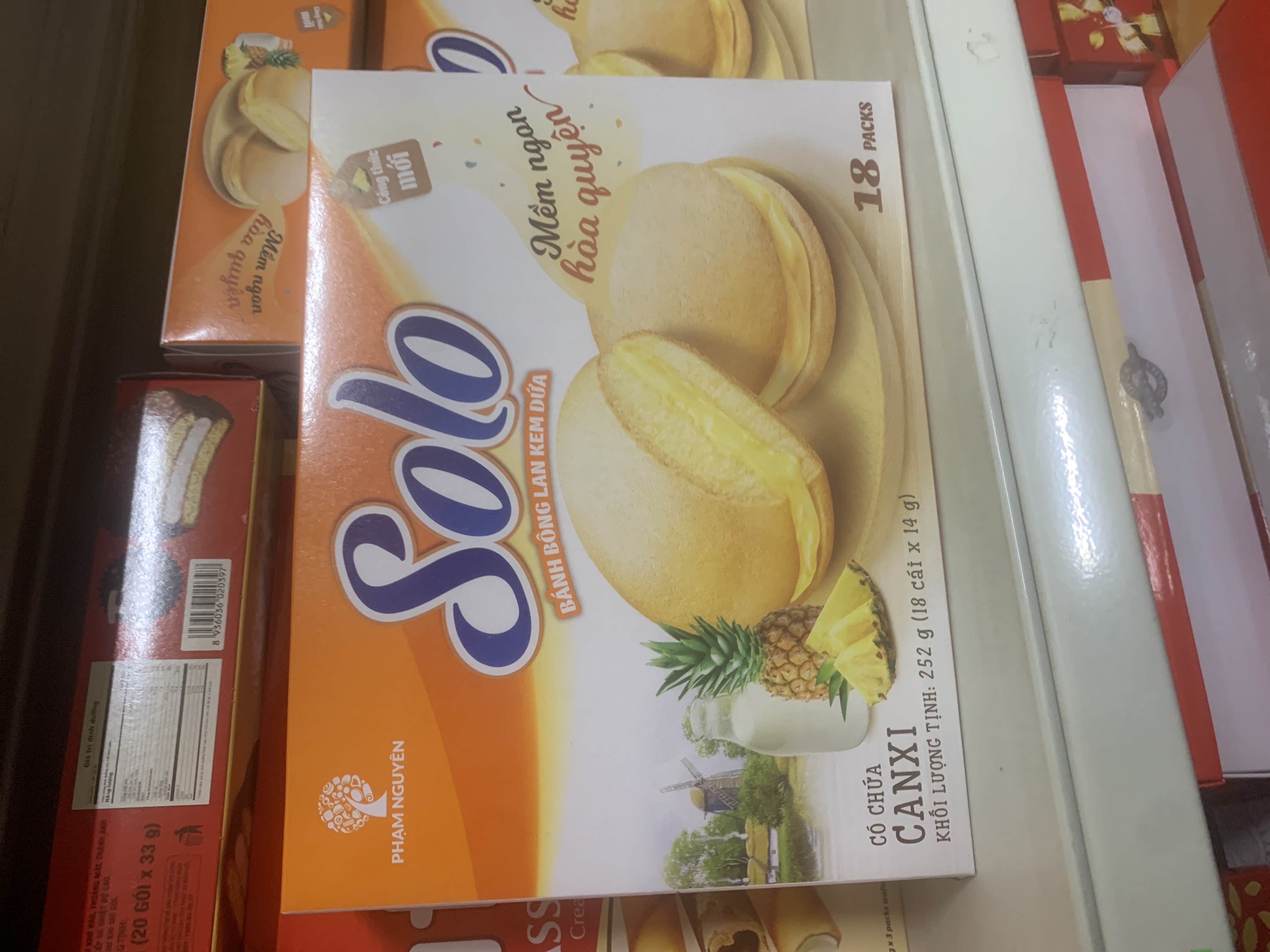 Bánh banh lan kem dứa