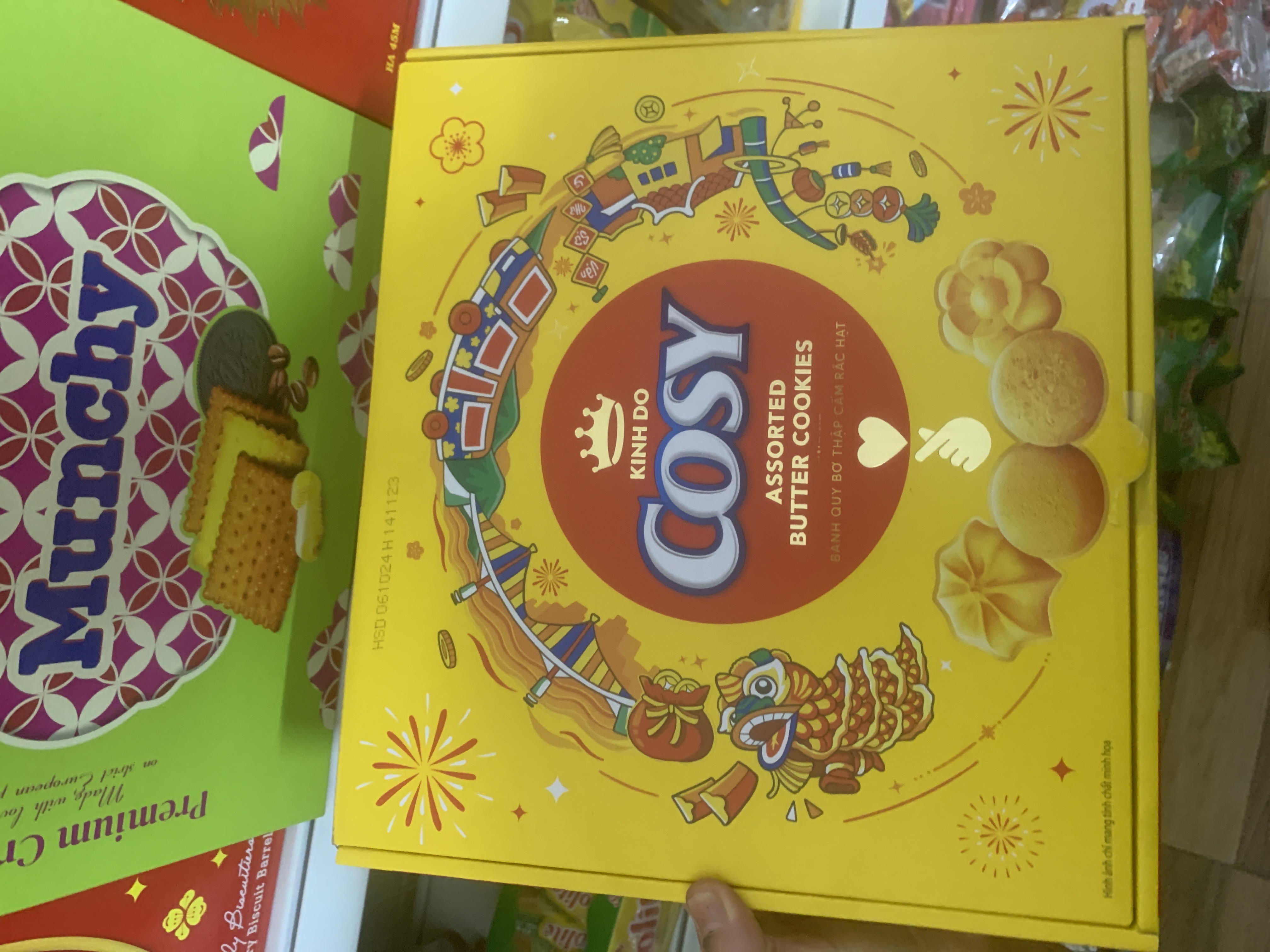 Bánh quy bơ thap cẩm rắt hạt