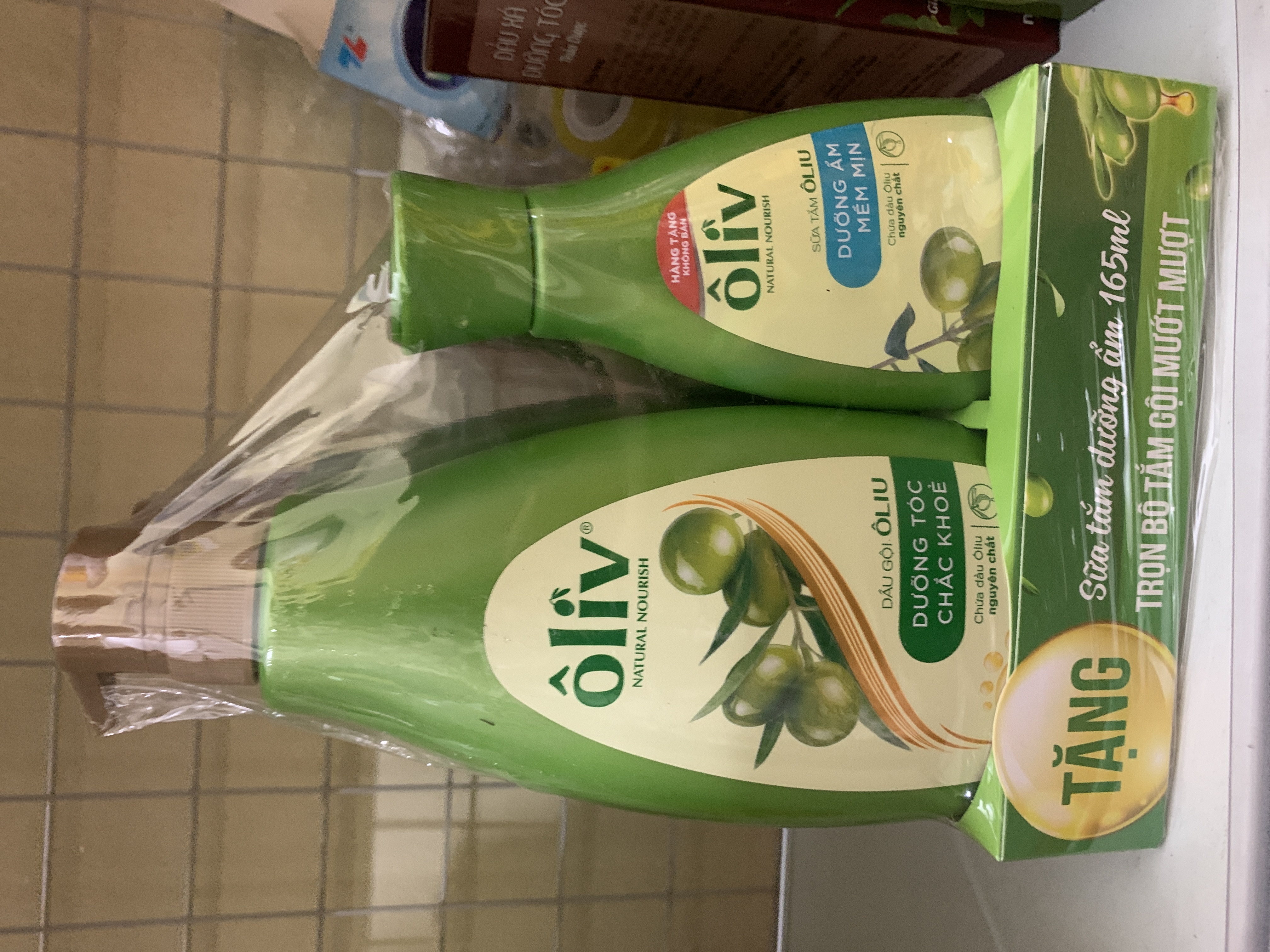 Dầu gội ôliu dưỡng tóc chắc khoẻ  ( tặng xả )