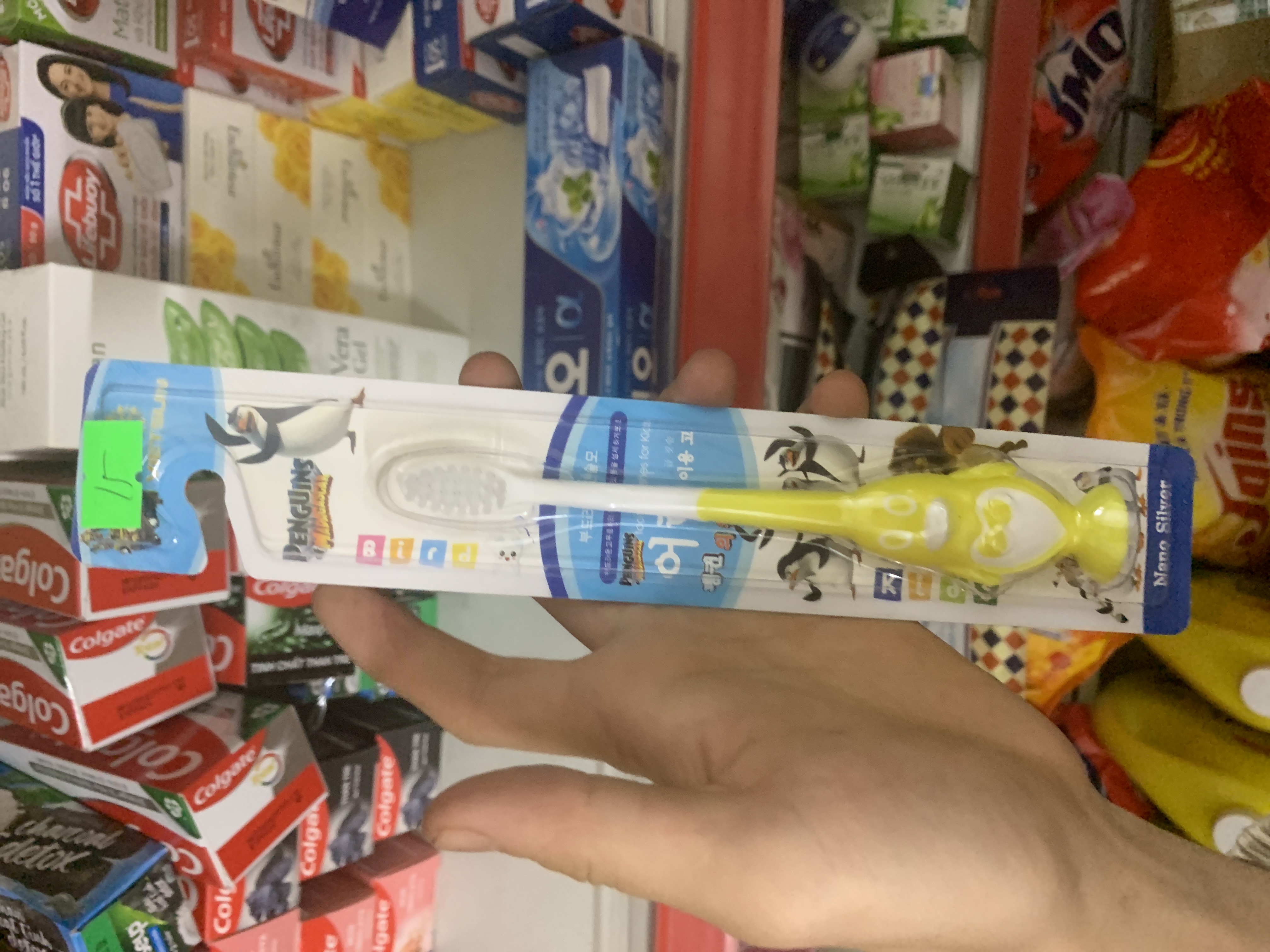 Bàn chải đánh răng cho em bé