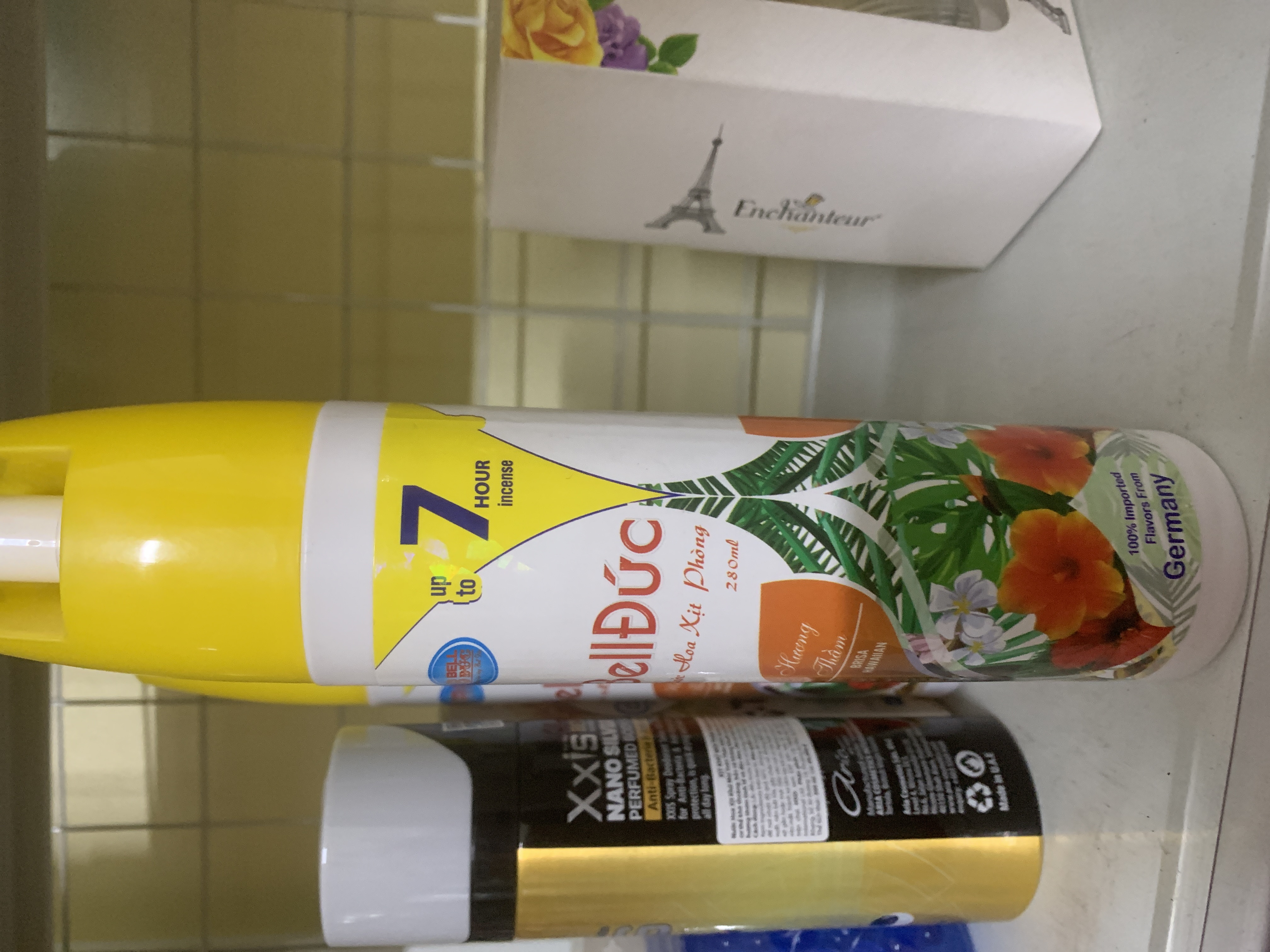 Nước hoa xịt phòng